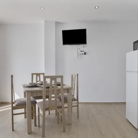 Casa Antonia Conil 2 *