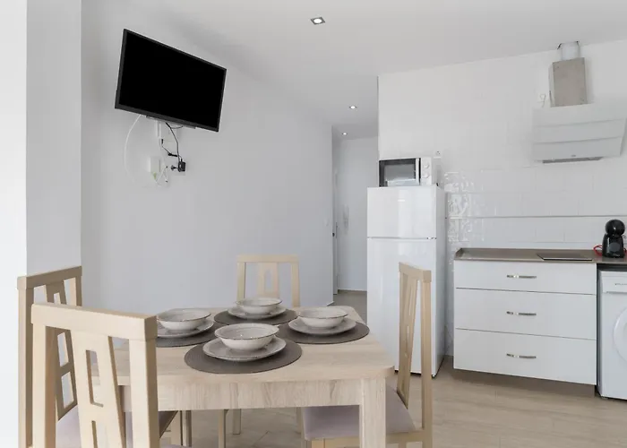 Casa Antonia Conil 2 *